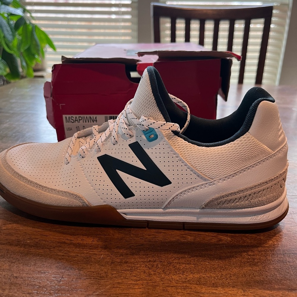 New never worn New Balance Men's White and Black Sneakers